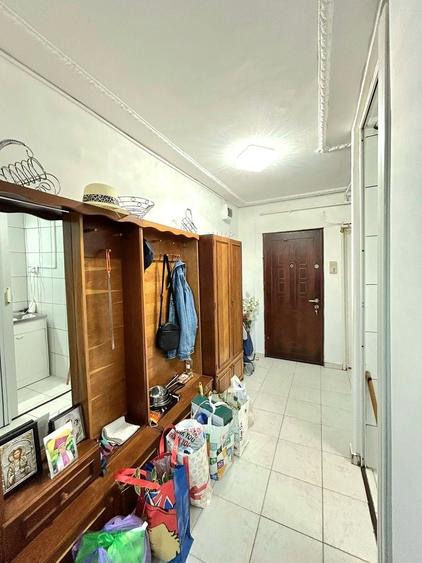 Apartament cu 3 camere decomandat, mobilat în Lipovei
