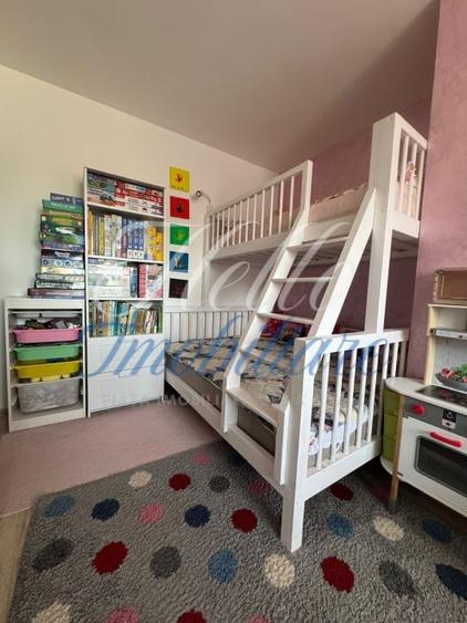 Apartament cu 3 camere semidecomandat, mobilat în Florești