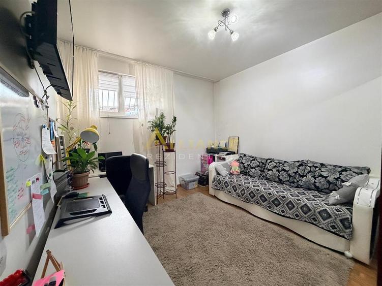 Apartament cu 3 camere decomandat, mobilat în Berceni