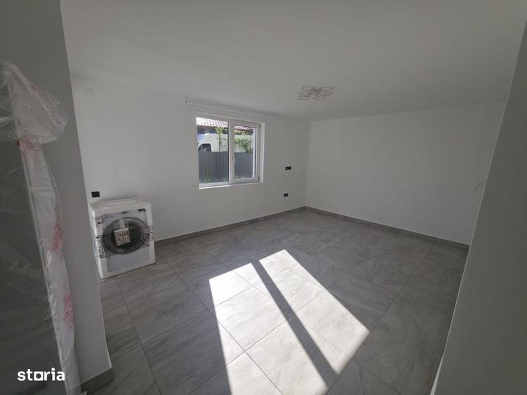 Casă cu 4 camere cu Teren 200 Mp în Livezeni