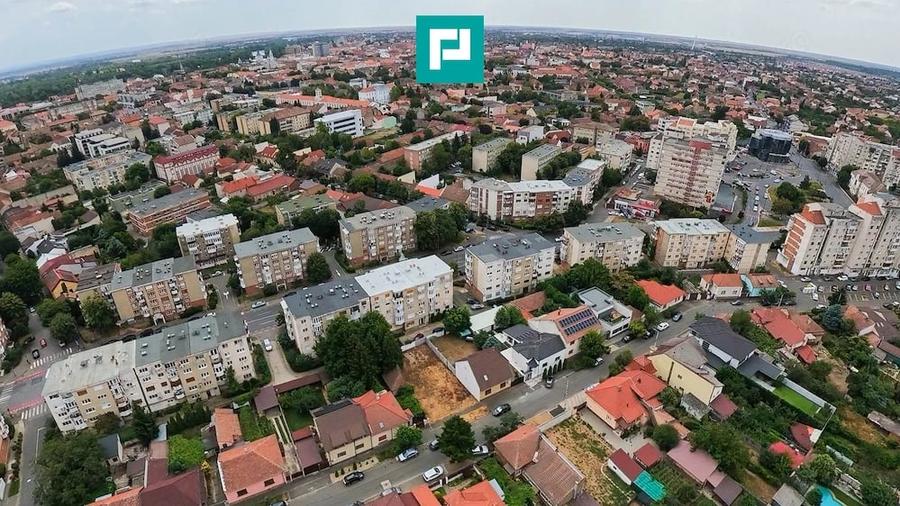 Teren de 355 mp, în Intim