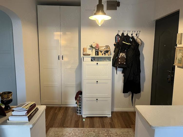 Apartament cu 3 camere semidecomandat în Rahova