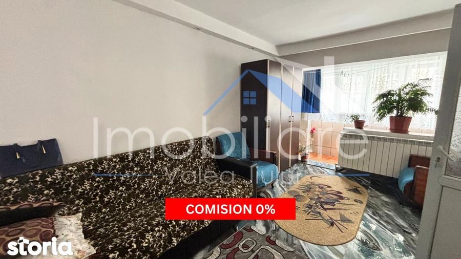 2 Garsoniere de vanzare, Petrosani, Str. Aviatorilor, langa posta - 4