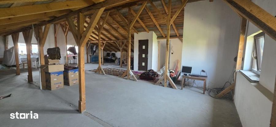 Casă cu 6 camere cu Teren 500 Mp în Malu Mare