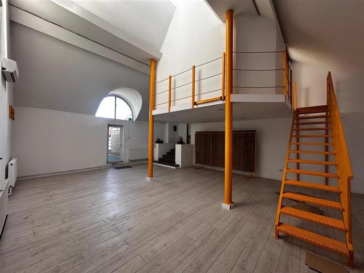 Birou, de 55 mp, în Central