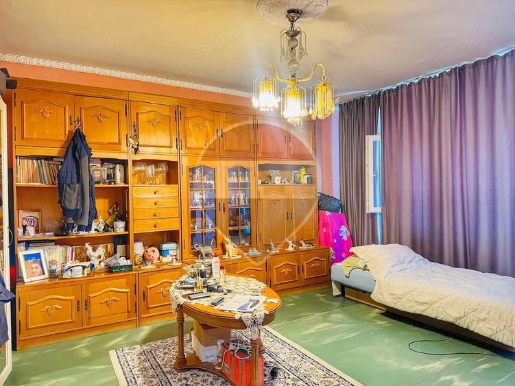 Apartament cu 3 camere decomandat în Viilor