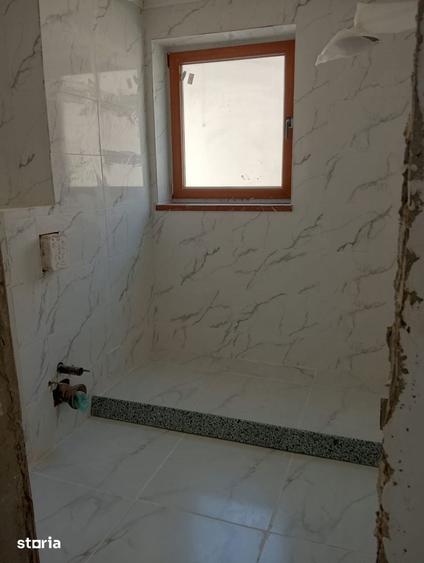 Casă cu 8 camere cu Teren 250 Mp în Fundeni