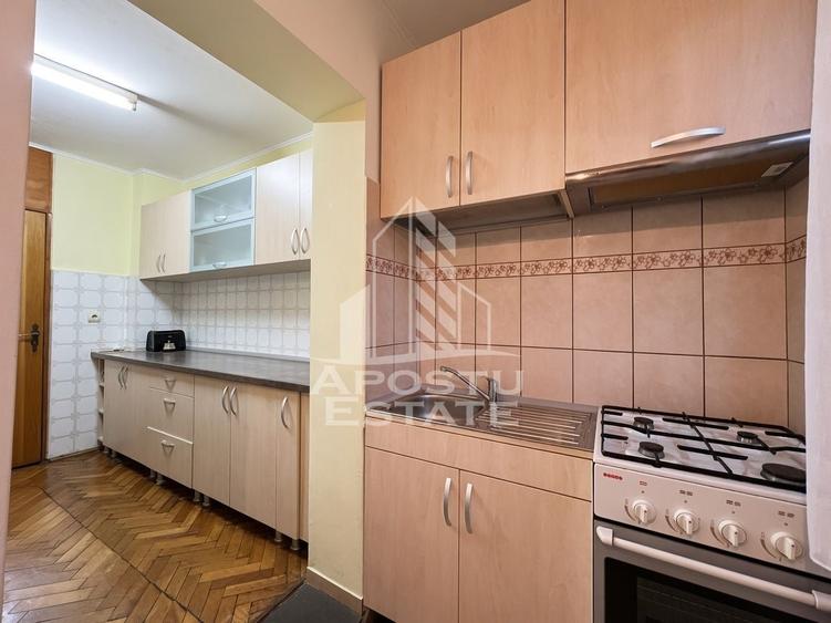 Apartament cu 3 camere decomandat, mobilat în Lipovei