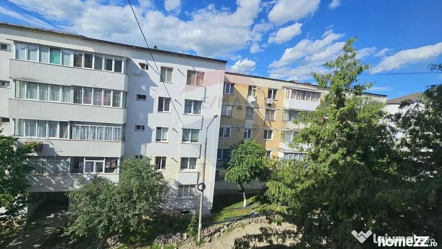 Apartament cu 2 camere decomandat în Precista
