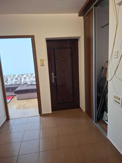 Apartament cu 3 camere decomandat în Berceni