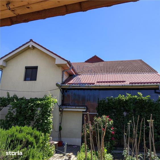 Casă cu 9 camere cu Teren 741 Mp în Central