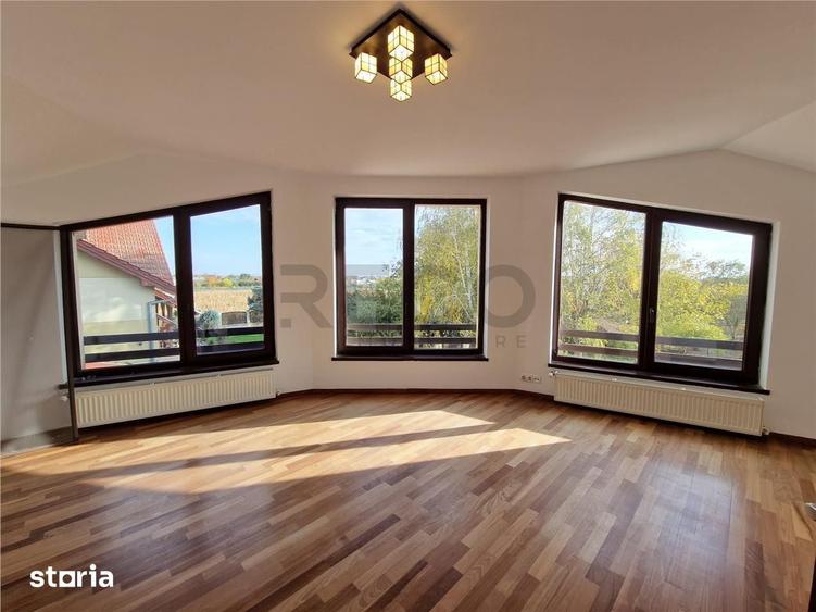Casă cu 8 camere cu Teren 2756 Mp în Sântandrei