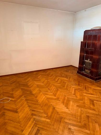 Casă individuală cu 5 camere cu Canalizare în Central