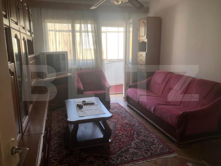 Apartament cu 3 camere semidecomandat în Central