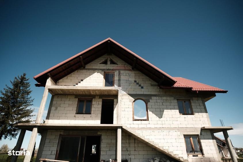 Casă cu 4 camere cu Teren 1674 Mp în Frătăuții Vechi