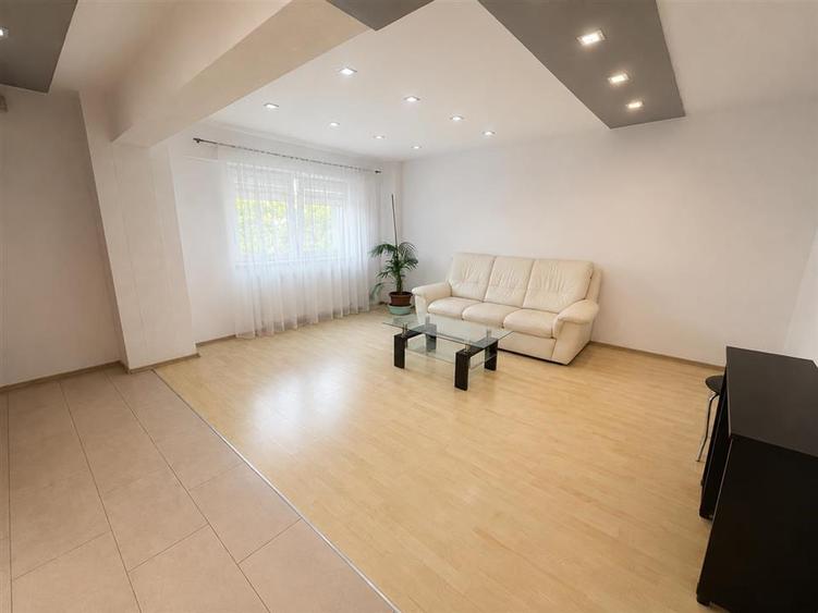 Apartament 3 camere 2 balcoane etaj 1 - zona Centrala - 1