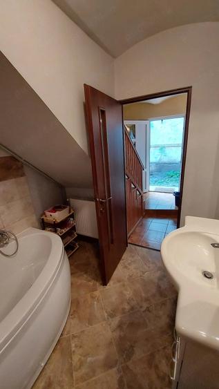 Casă cu 3 camere cu Teren 100 Mp în Central