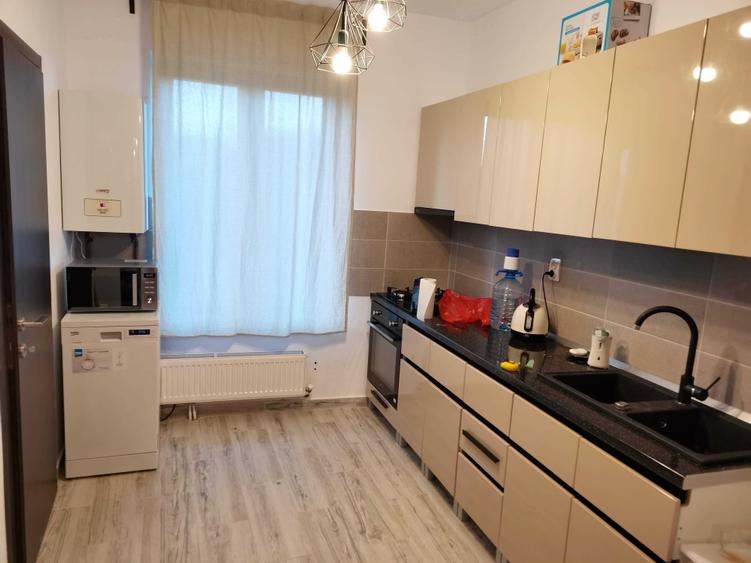 Casă cu 4 camere cu Teren 300 Mp în Băneasa