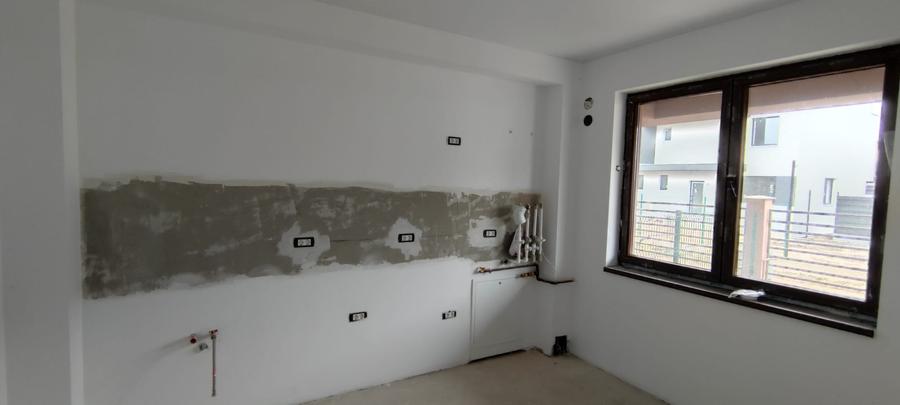 Duplex cu 4 camere cu Teren 300 Mp în Domnești