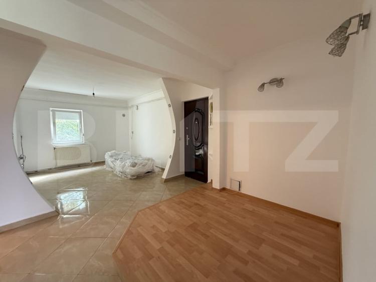 Apartament cu 3 camere decomandat în Micro 16