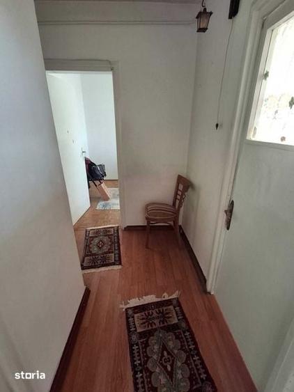 Apartament cu 3 camere semidecomandat în Policlinica