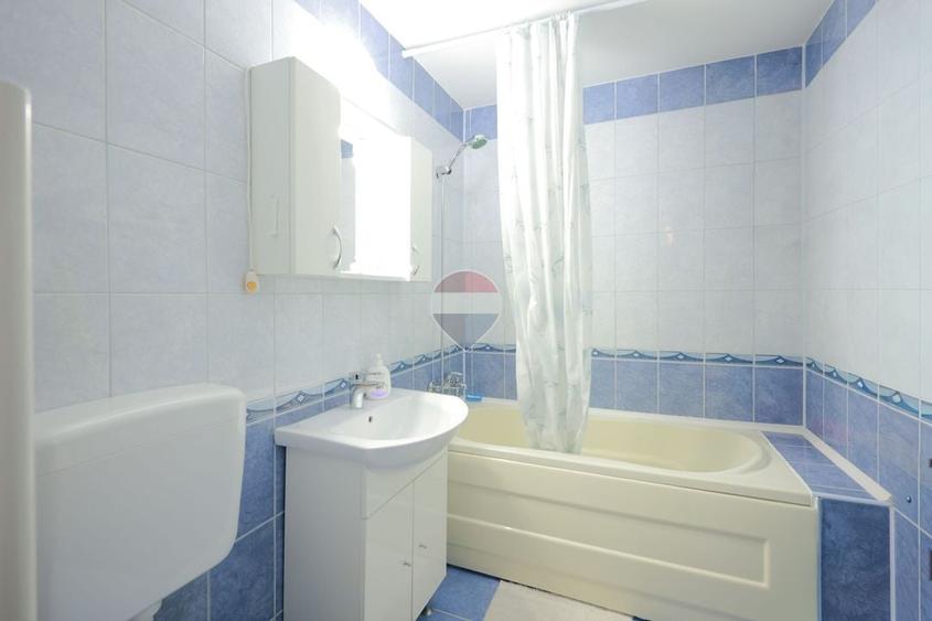 Apartament cu 3 camere decomandat în Rogerius