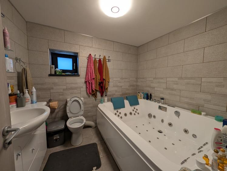 Casă individuală cu 6 camere cu Canalizare în Aviatori