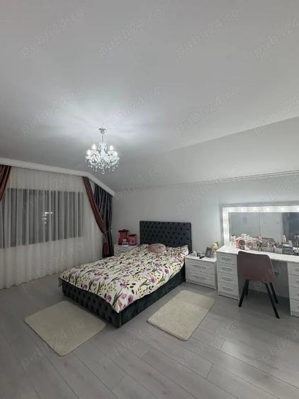 Casă cu 5 camere cu Teren 400 Mp în Haieu