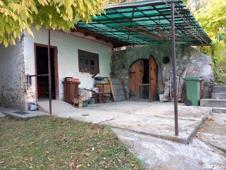 Casă cu 7 camere cu Teren 2200 Mp în Cerașu