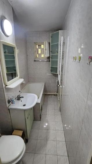 Apartament cu 3 camere semidecomandat, mobilat în Tomis Nord