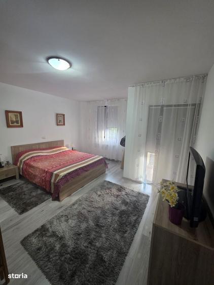 Casă cu 3 camere în Valea Adâncă