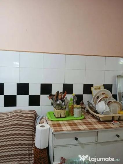Casă cu 4 camere cu Teren 1900 Mp în Central