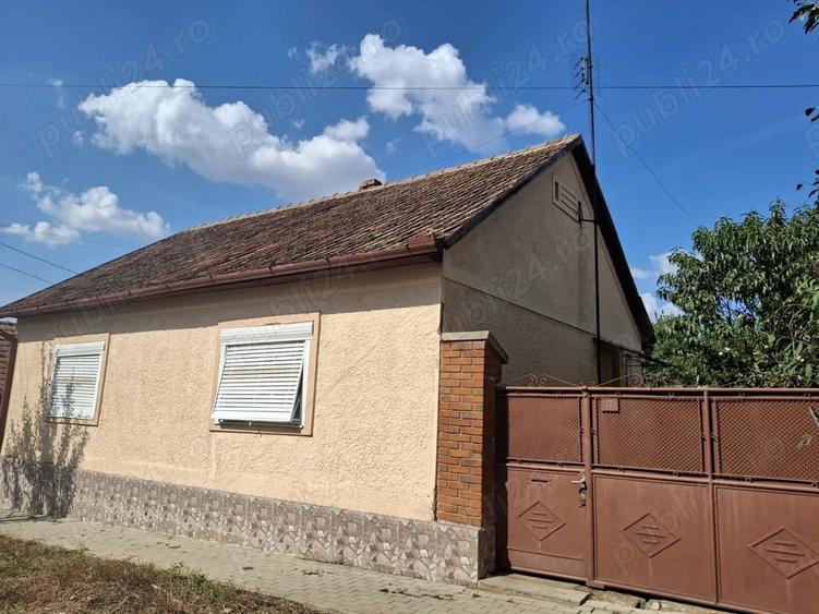 Casă cu 4 camere cu Teren 300 Mp în Central