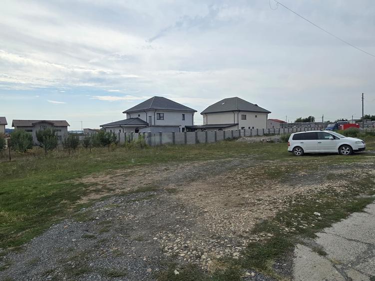 Teren Construcții intravilan de 1000 mp, în Periferie