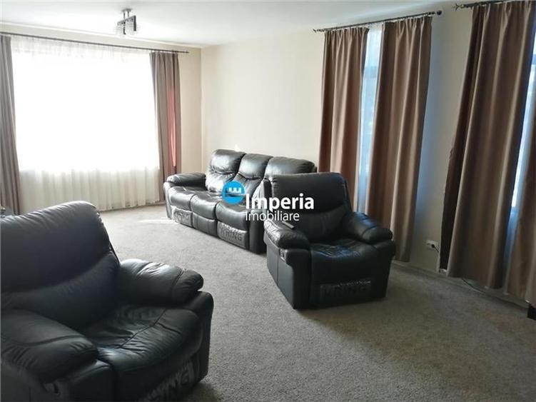 Duplex cu 9 camere cu Canalizare în Popas Păcurari