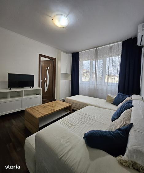 Apartament cu 3 camere decomandat în Nufărul