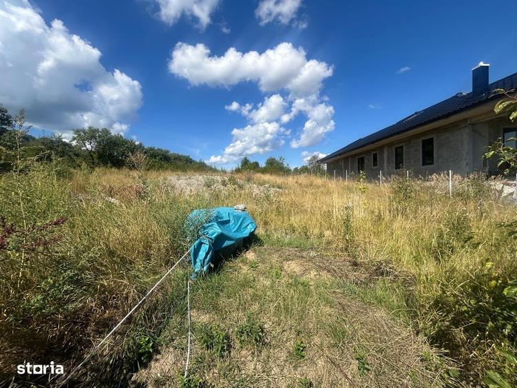 Casă cu 2 camere cu Teren 5135 Mp în Dobreni