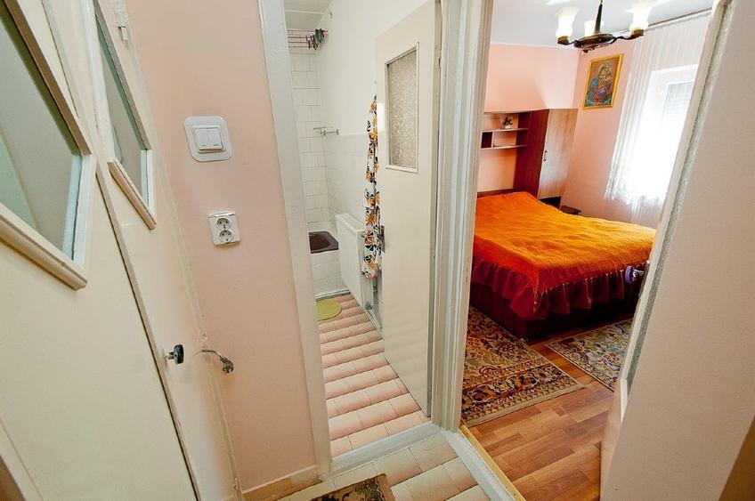 Apartament cu 2 camere decomandat, mobilat în