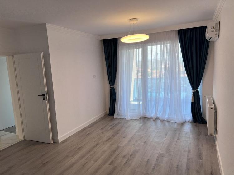 Apartament cu 6 camere decomandat în Nufărul