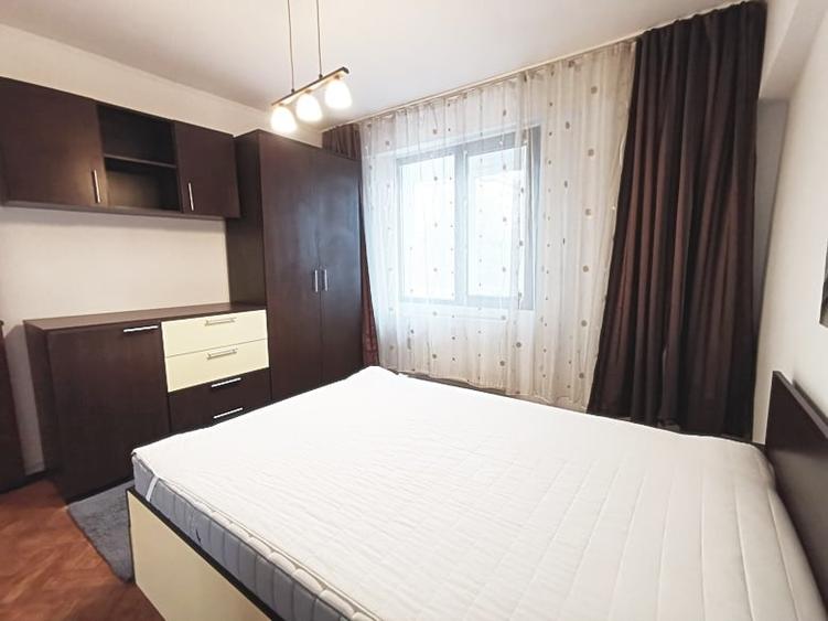 Apartament cu 3 camere decomandat în Lacul Tei