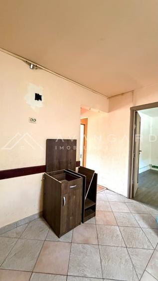 Apartament cu 3 camere decomandat, mobilat în Între Lacuri
