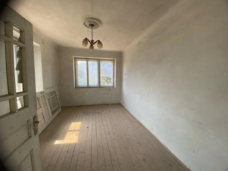 Casă cu 3 camere cu Teren 2350 Mp în Viștea