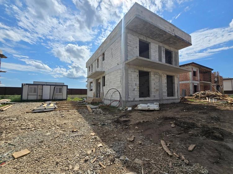 Casă individuală cu 5 camere cu Teren 336 Mp în Dobroești