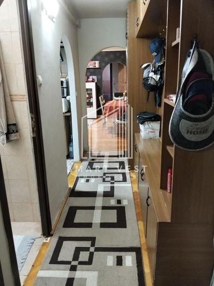Apartament cu 3 camere semidecomandat, mobilat în Micro 16