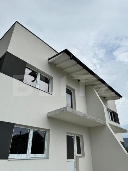 Duplex cu 3 camere cu Canalizare în Cristian
