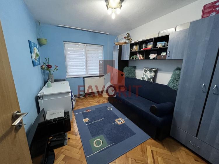 Apartament cu 3 camere decomandat în Aradului