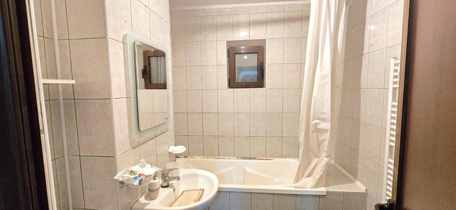 Apartament cu 3 camere decomandat în Galata