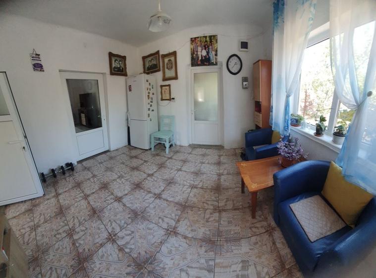 Casă cu 3 camere în Terebești