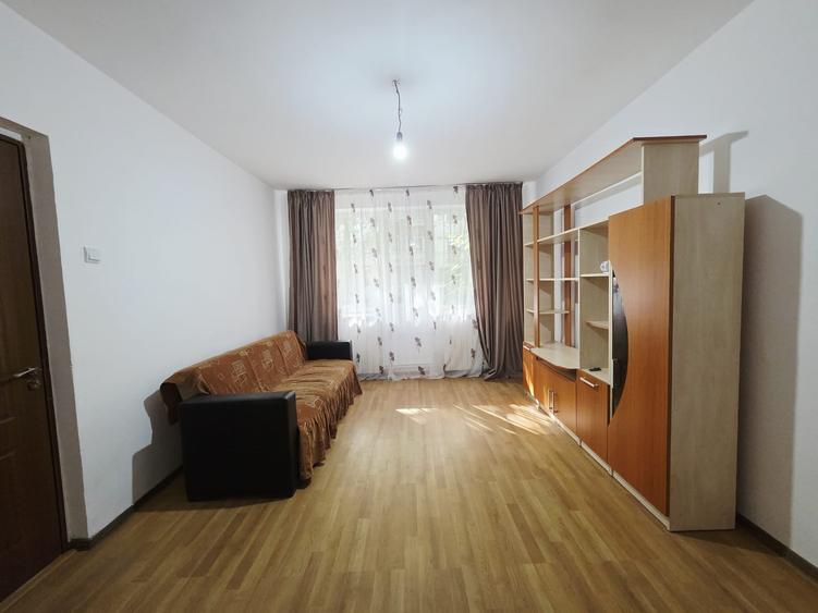 Apartament cu 2 camere semidecomandat în Micro 17