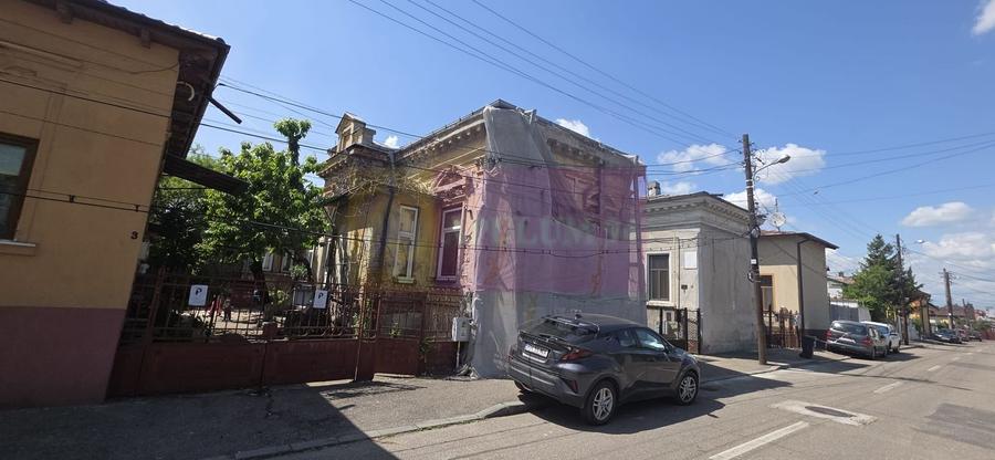 Casă individuală cu 4 camere cu Canalizare în Central